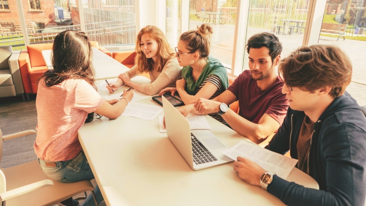 Why did the U.S. see a 20% Decline in Foreign Students in 2025? Key Factors Explained!